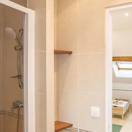 Chez Livio - Parking Prive - Proche Hopital Veil - Actif Apartment